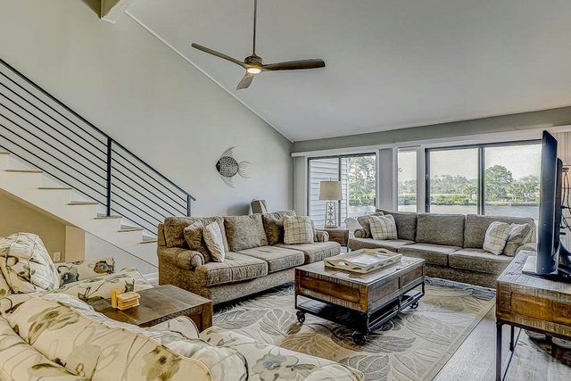 Retreat w/ panoramic lagoon views, shared pool, golf courses & tennis courts