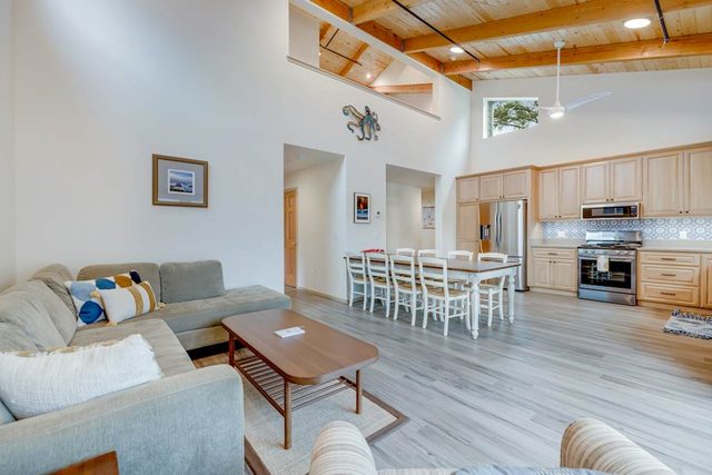 New Home- Minutes from Beach, Foosball, & Yard