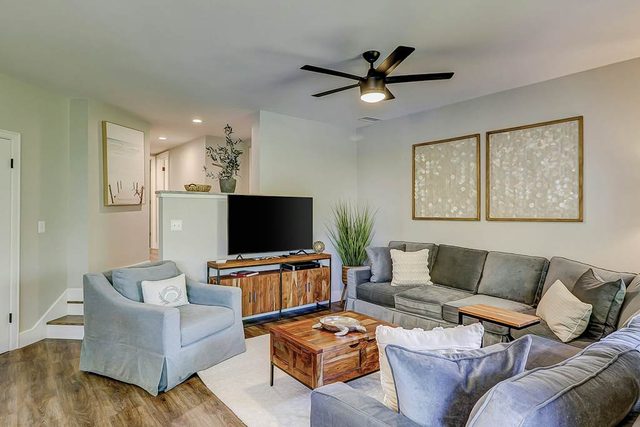 Lagoon-view condo with WiFi, central AC, washer/dryer, access to pool, hot tub