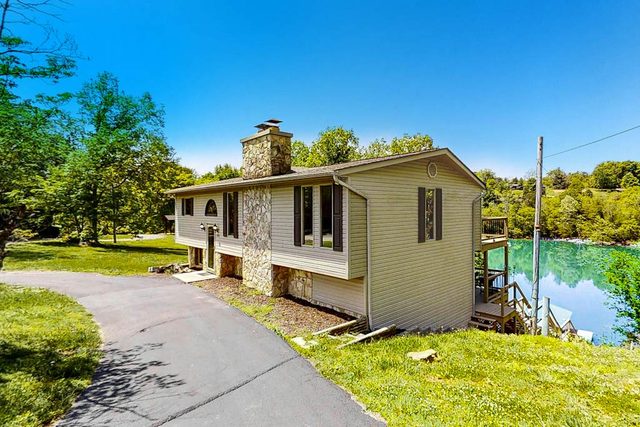 Norris Lake Views, Private Dock, Lakefront Cabin