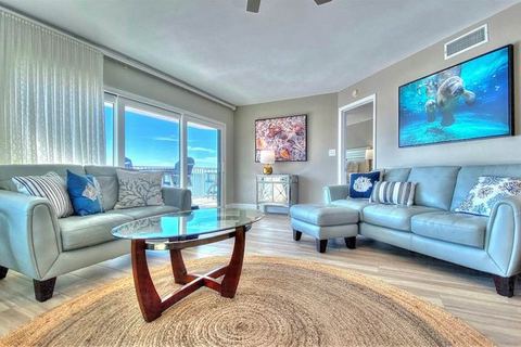 4th floor beachfront condo with private balcony views pool BBQ and AC — Indian Shores, FL