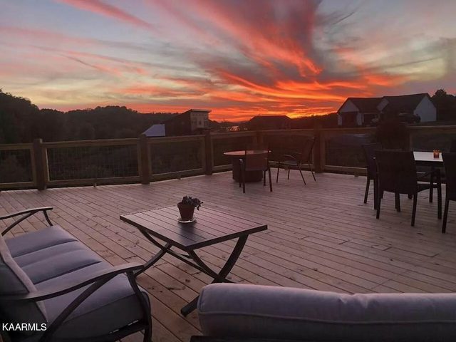 Huge View Deck, Game Room Fun, Fire pit Evenings