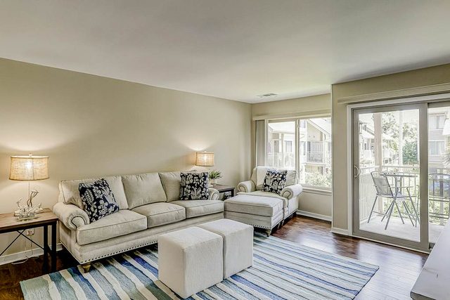 Beautiful condo with pool, tennis, balcony, central AC, & washer/dryer