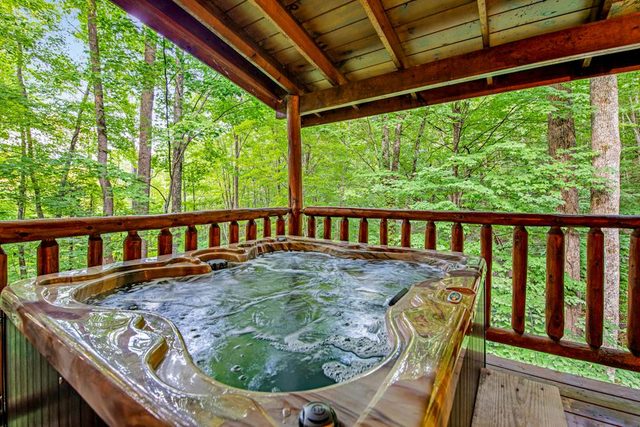 Lovely Cabin, Sleep 4, Hot Tub, Pool Table, Fireplace