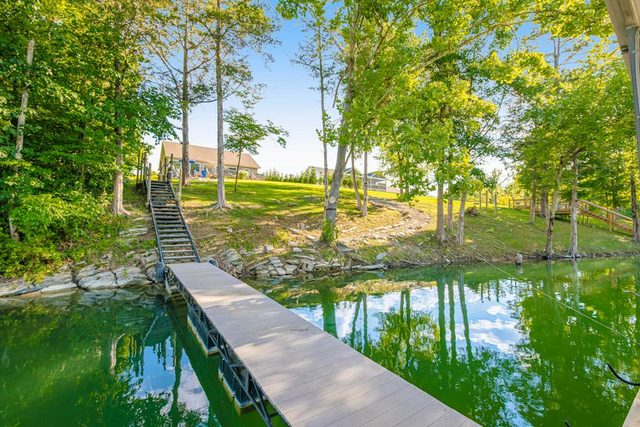 Spacious Norris Lakefront Retreat・Firepit・Hot Tub
