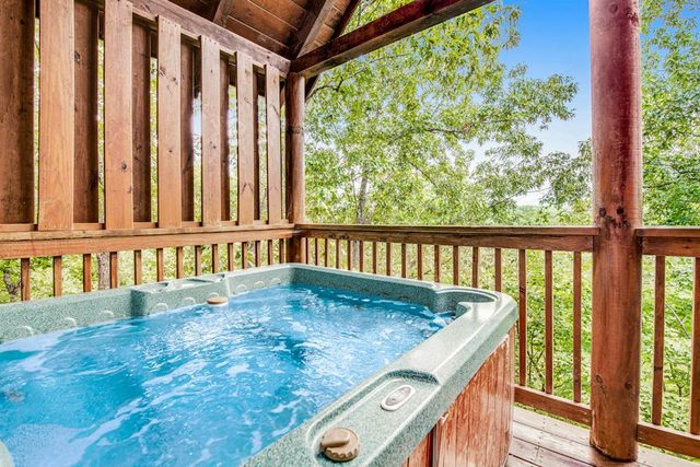 Cozy Log Cabin・Hot Tub・Resort Pool・Balcony・Gated