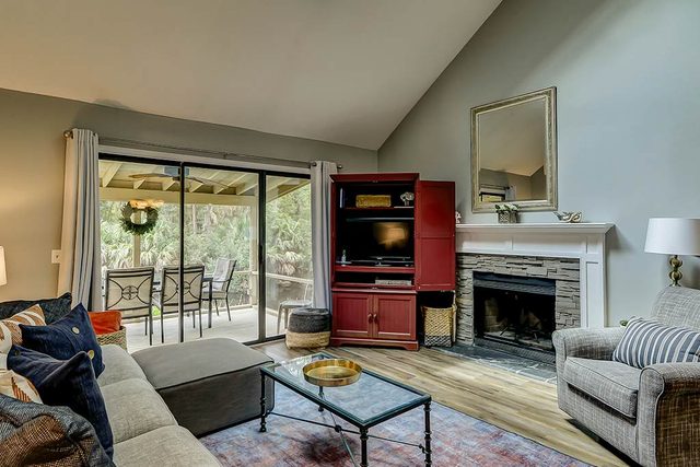 Bright and inviting condo w/ shared pools & tennis courts - near the beach