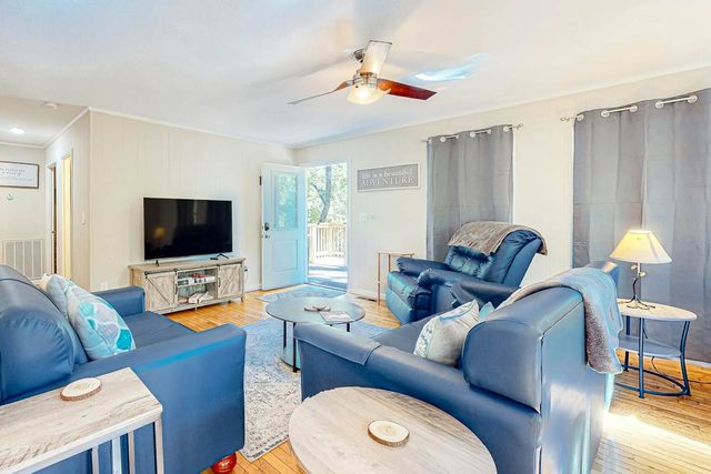 Charming Home, Sleeps 8, Fireplace, Grill, Play House