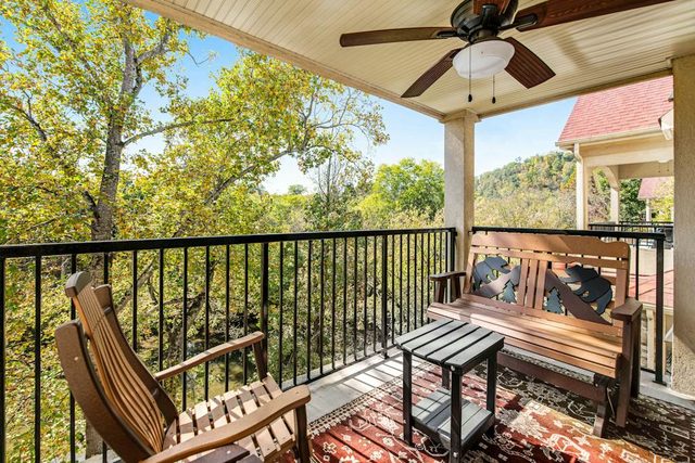 Riverside Family Getaway・Creek Views・Hot Tub・Pool