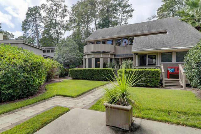 Charming 3 bedroom 3 1/2 bath home in beautiful Sea Pines.