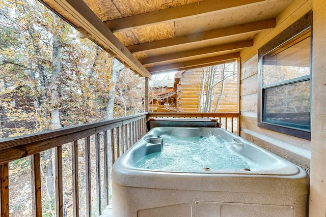 Hot Tub Retreat, Covered Porch, Wooded Retreat