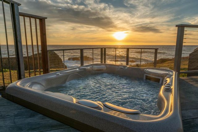 Spectacular Oceanfront Studio with Hot Tub & Loft — Fort Bragg, CA