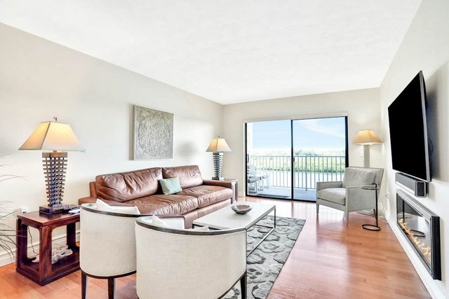 Elegant condo with water view near beach pool and hot tub fast WiFi and AC