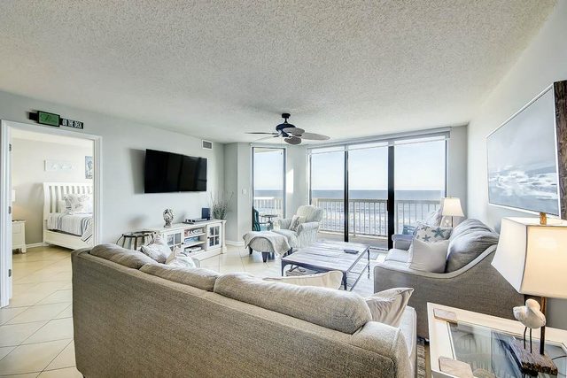 Oceanfront villa with incredible views, balcony & 2 community pools