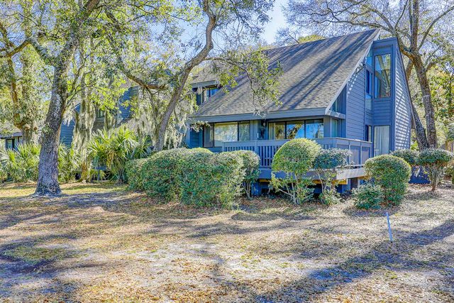 Golf course-view condo near beach with pool & private deck - dog-friendly