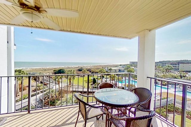 Oceanfront, 3rd-floor condo with corner balcony, pool & beach access