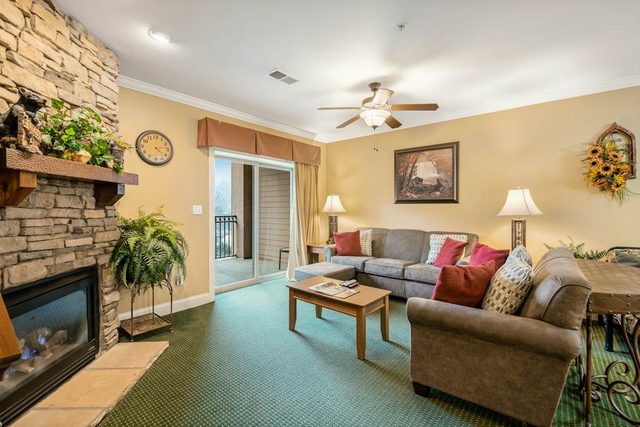 Downtown Gatlinburg Condo, Sleeps 8, Mtn Views