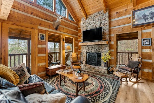 Secluded Retreat W Mtn Views, Sleeps 6, Hot Tub