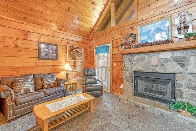 0.7 Mi to DT Pigeon Forge・Couples Escape・Pool Use