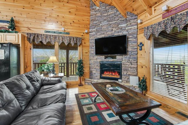 Mtn View Cabin W Hot Tub, Sleeps 8・Resort Pool