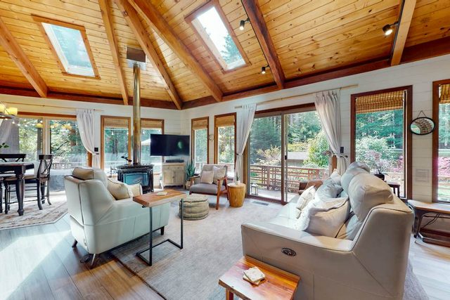 Mendocino Cozy Cabin-Large Patio, Grill & Garden