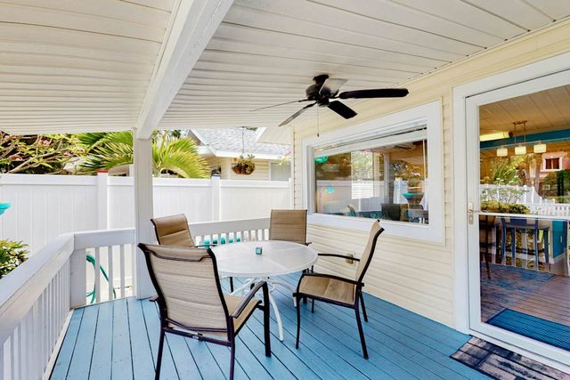 Charming single level cottage with a kitchen enclosed yard and WiFi