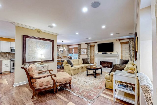 Dog-friendly villa w/ shared pool, WiFi, private washer/dryer, and central AC