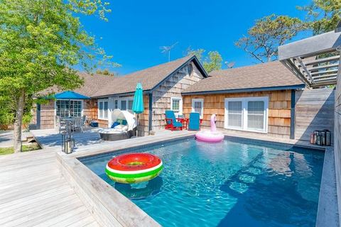 Poolside Oasis in Ocean Bay