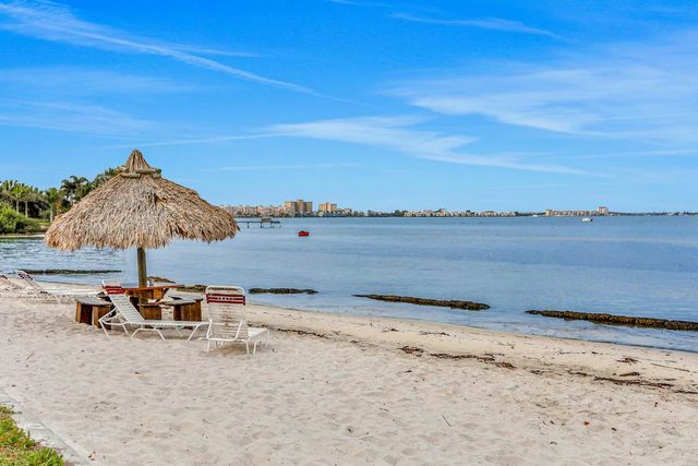 Splendid condo with private beach access heated pool hot tub and volleyball