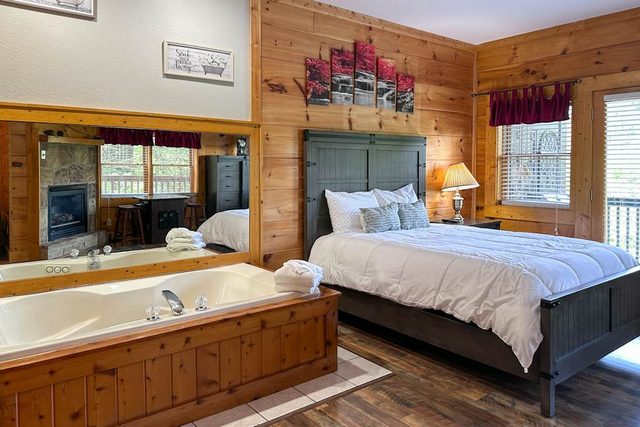 Reindeer Hideaway Cabin N Pigeon Forge, Sleeps 6