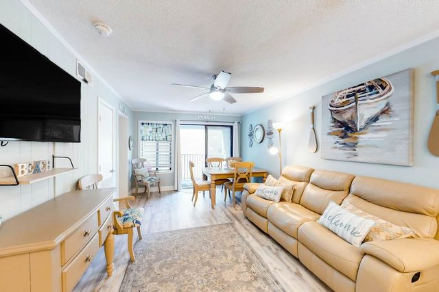 Hilton Head Resort condo with AC, pool, hot tub, tennis - near beach & golf