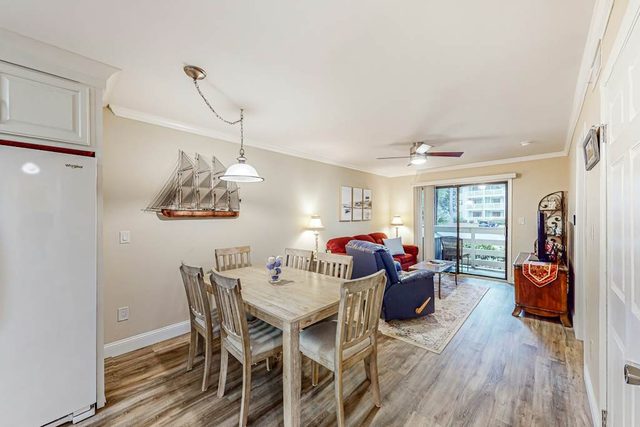 Coastal condo with balcony, washer/dryer, heated pool, hot tub, & tennis courts