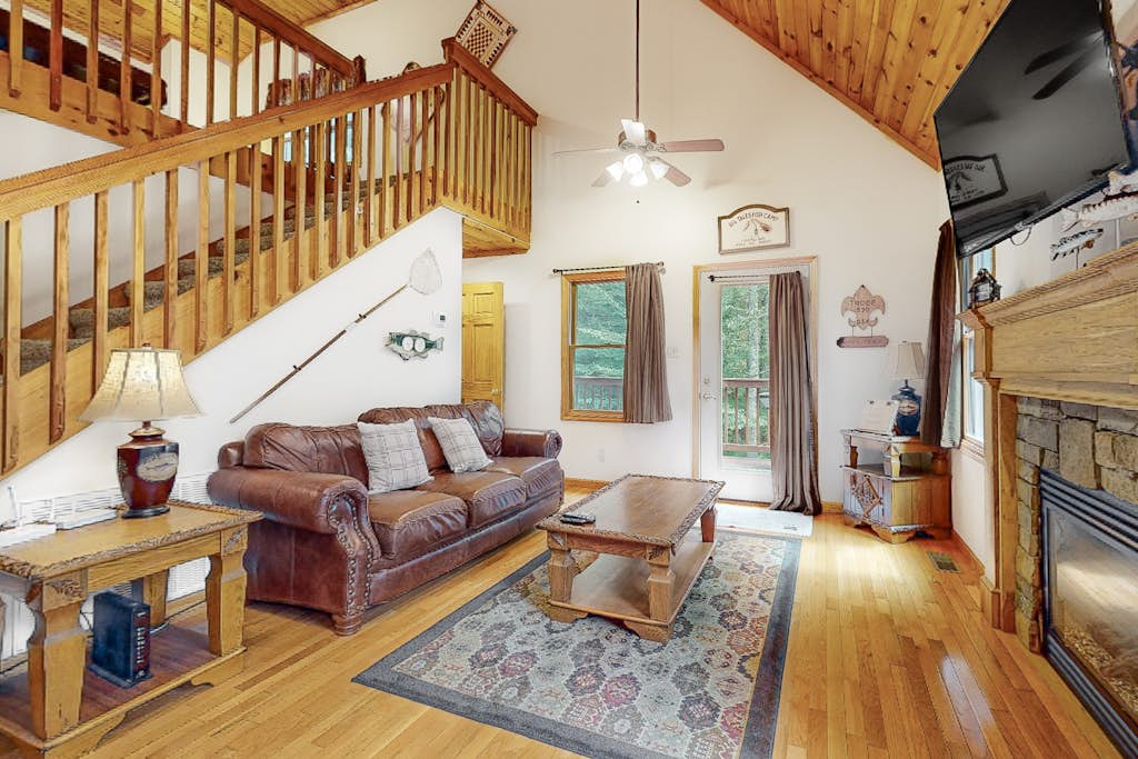 Cabin Near Smokys, Pool Table, Mtn View Deck, Grill