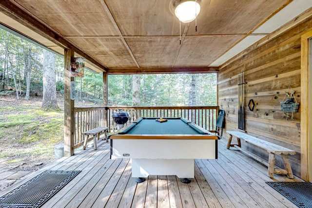 Homey Cabin W Hot Tub・2 Porches・Pool Table・Games