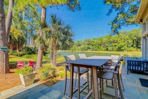 Gorgeous waterfront home with lagoon views & firepit - walk to South Beach — Hilton Head Island, SC
