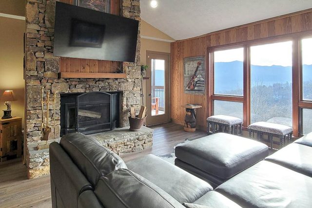 Screened Balcony, Mountain Views, Resort Pool
