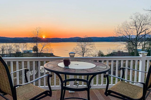 Douglas Lakefront Home, Hot Tub & Private Dock