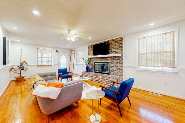 Park Circle home close to restaurants w/ AC & private W/D