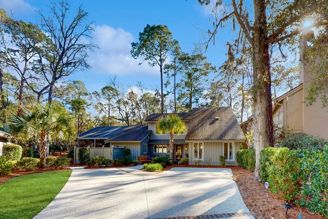 Renovated home with private screened pool, lagoon views & nearby beach access