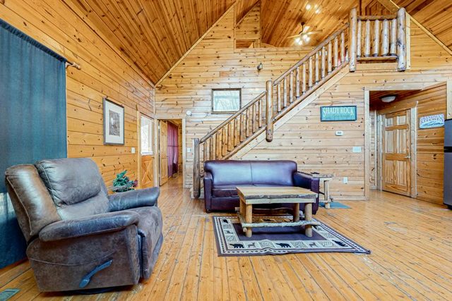 Private Hot Tub on Deck・Game Room Fun・Sleeps 6