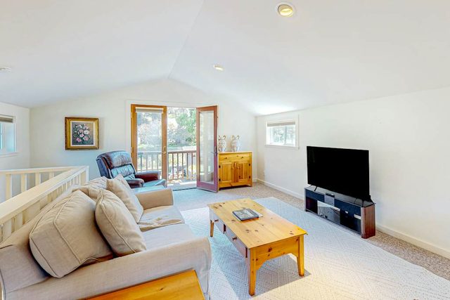 Mendocino Family Home, Near Beach & Hot Tub