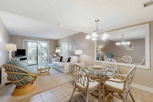 Sunny condo with central AC, pool, tennis, picnic area, & beach access