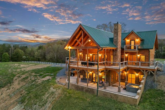 Spacious Cabin, Sleep 22, Hot Tub, Game, Theatre, View