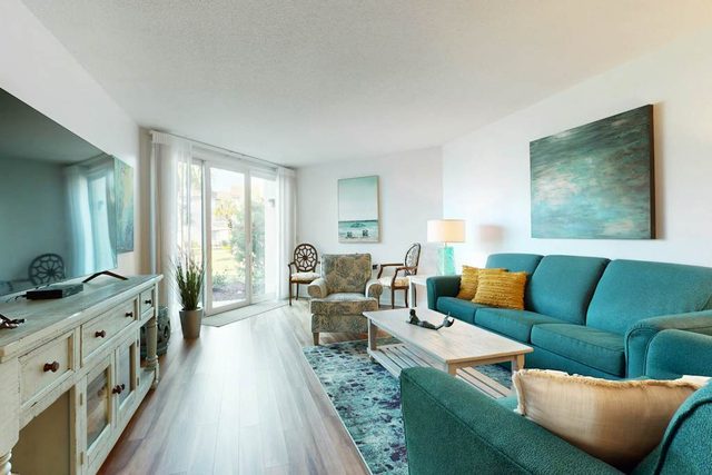 Contemporary Condo with Shared Pool, Hot Tub & Patio with Al Fresco Dining