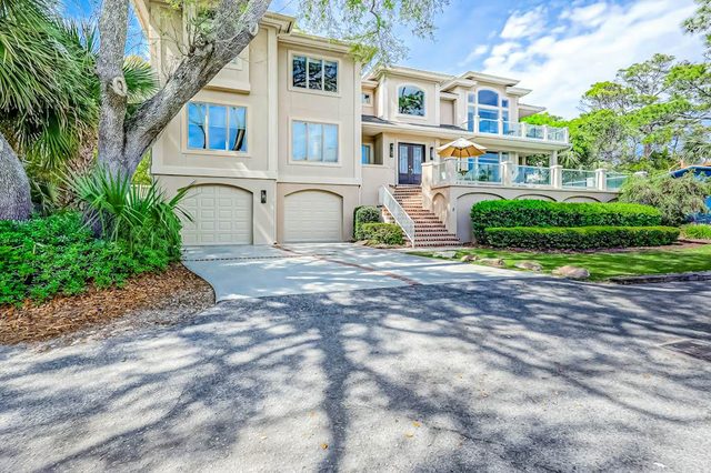 Conveniently located, gorgeous home with private pool & elevator - walk to beach