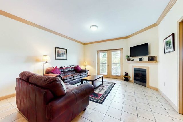 Mountain View, Private Balcony, Hot tub, Fireplace