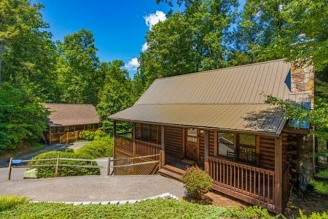Two Full Porches, Private Hot Tub, Pool Table