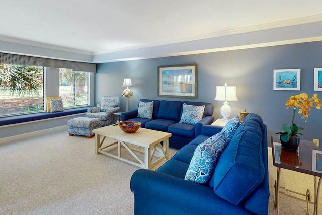 Palmetto Dunes condo with golf course view, pool & tennis