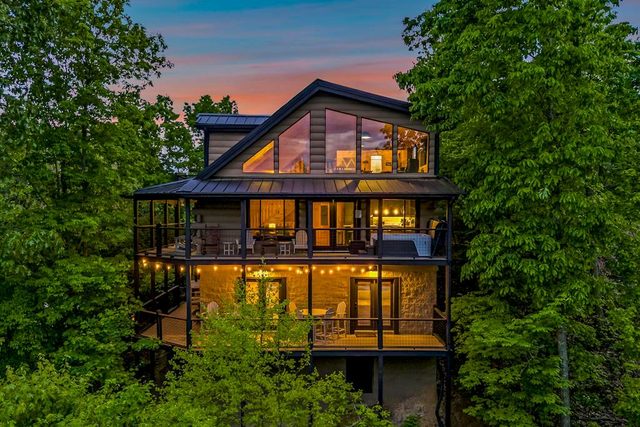 The Treehouse, Sleep 12・Hot Tub・Firepit・Game Room