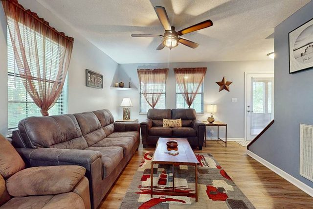 Charming Dog Friendly Home, Sleeps 6, Deck, Grill